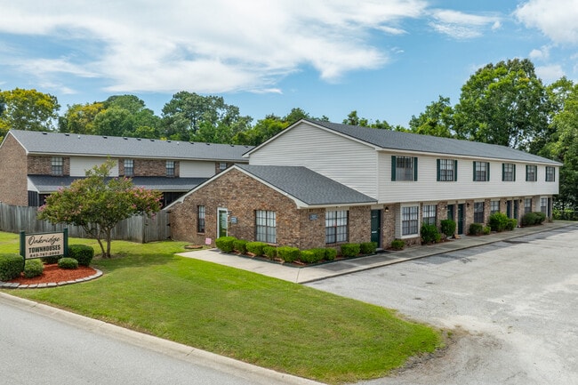 Oakridge Townhouses in North Charleston, SC - Foto de edificio - Building Photo