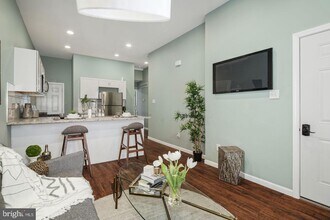 3904 Aspen St-Unit -UNIT 1- 1ST FLOOR in Philadelphia, PA - Foto de edificio - Building Photo