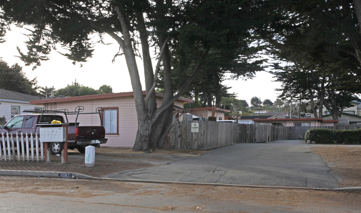 1082 Wanda Ave in Seaside, CA - Building Photo