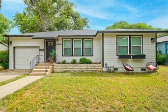 1032 E 43rd St in Austin, TX - Building Photo - Building Photo