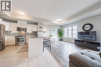 2420 Baronwood Dr in Oakville, ON - Building Photo - Building Photo