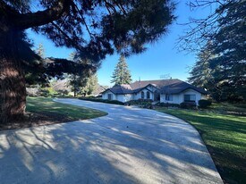 531 High Sierra Dr in Exeter, CA - Building Photo