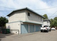 2451 Elden Ave in Costa Mesa, CA - Foto de edificio - Building Photo