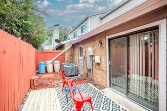 2724 Meadowstone Ct in Carrollton, TX - Building Photo - Building Photo