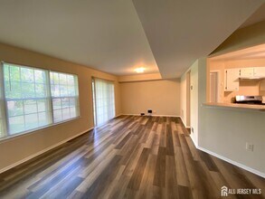 420 Plymouth Rd in North Brunswick, NJ - Building Photo - Building Photo