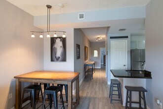 2040 Greenview Shores Blvd in West Palm Beach, FL - Foto de edificio - Building Photo