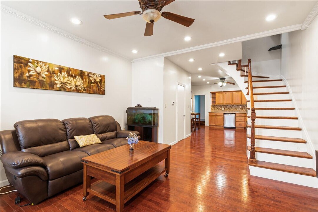 949 Summit Ave in Jersey City, NJ - Building Photo