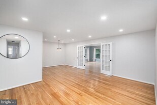 10317 Cardinal Rd in Fairfax, VA - Building Photo