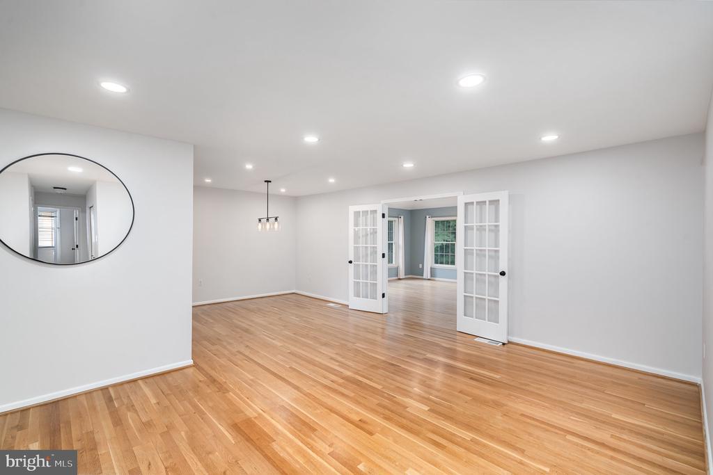 10317 Cardinal Rd in Fairfax, VA - Building Photo