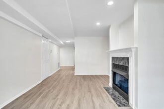 2023 W Superior St in Chicago, IL - Building Photo - Building Photo
