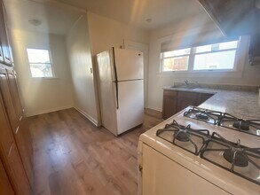 33 Claymoss Rd, Unit #1 in Boston, MA - Foto de edificio - Building Photo