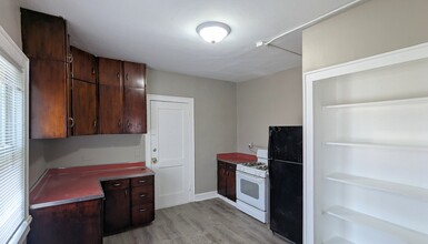 827 W Jefferson St in Joliet, IL - Building Photo - Building Photo