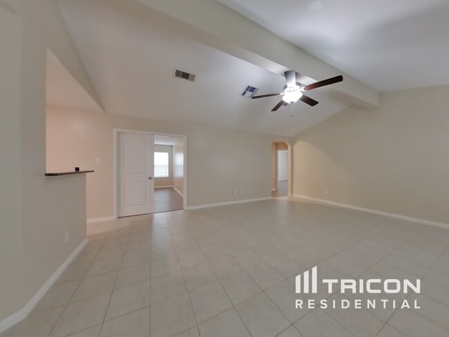 805 Painted Bison Dr in La Marque, TX - Building Photo - Building Photo