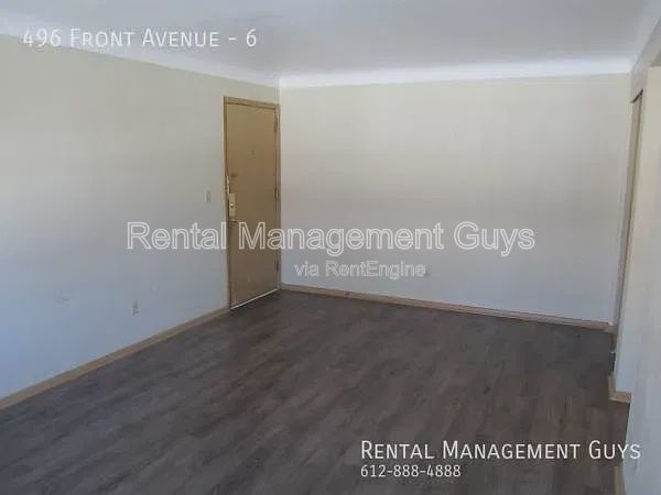 496 Front St in Little Canada, MN - Building Photo - Building Photo