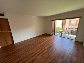 7160 Fairway Dr in Hialeah, FL - Building Photo - Building Photo