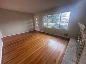 7105 Nachand Ln in Louisville, KY - Foto de edificio - Building Photo