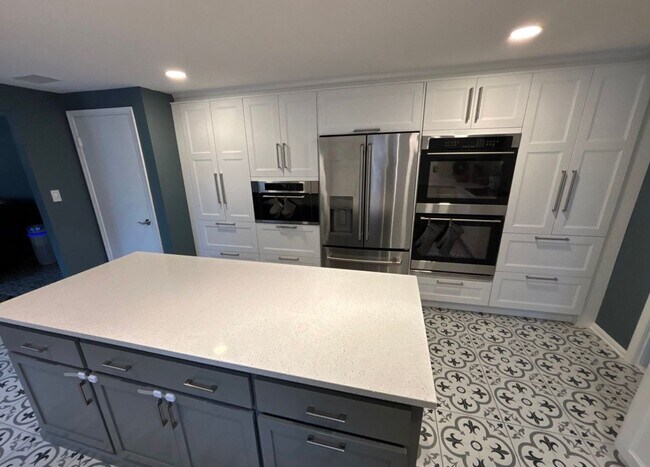 7000 Old Cabin Ln in Rockville, MD - Building Photo - Building Photo