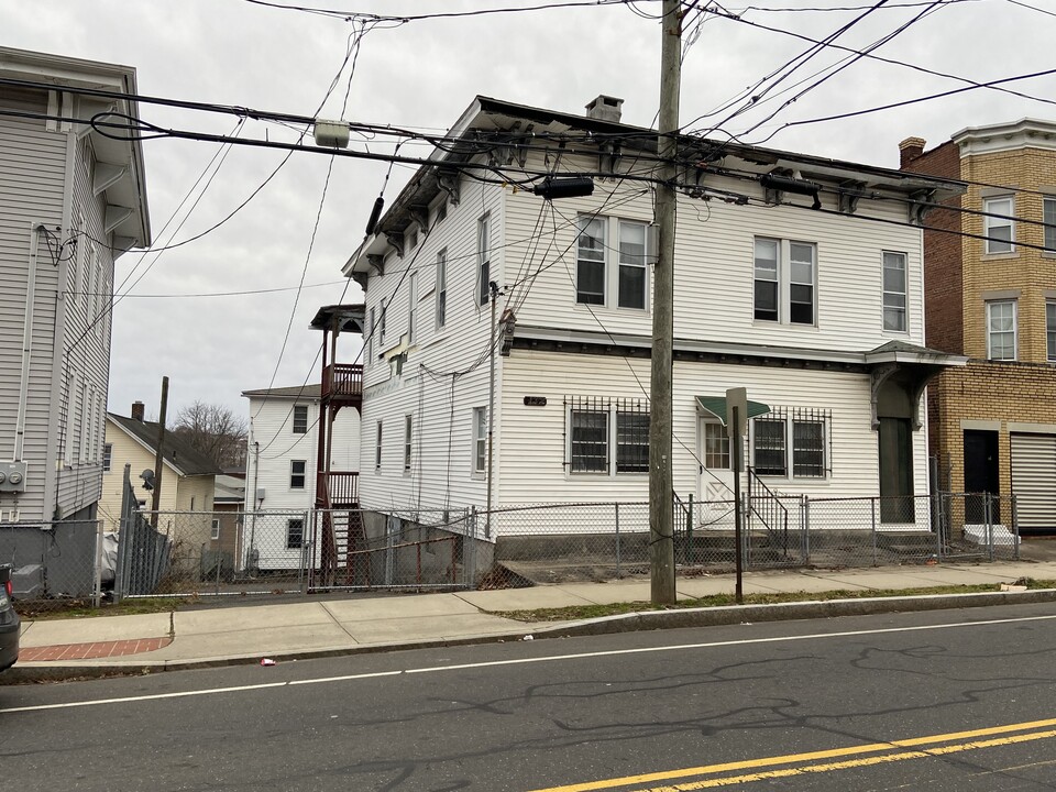 130 Beaver St in New Britain, CT - Building Photo