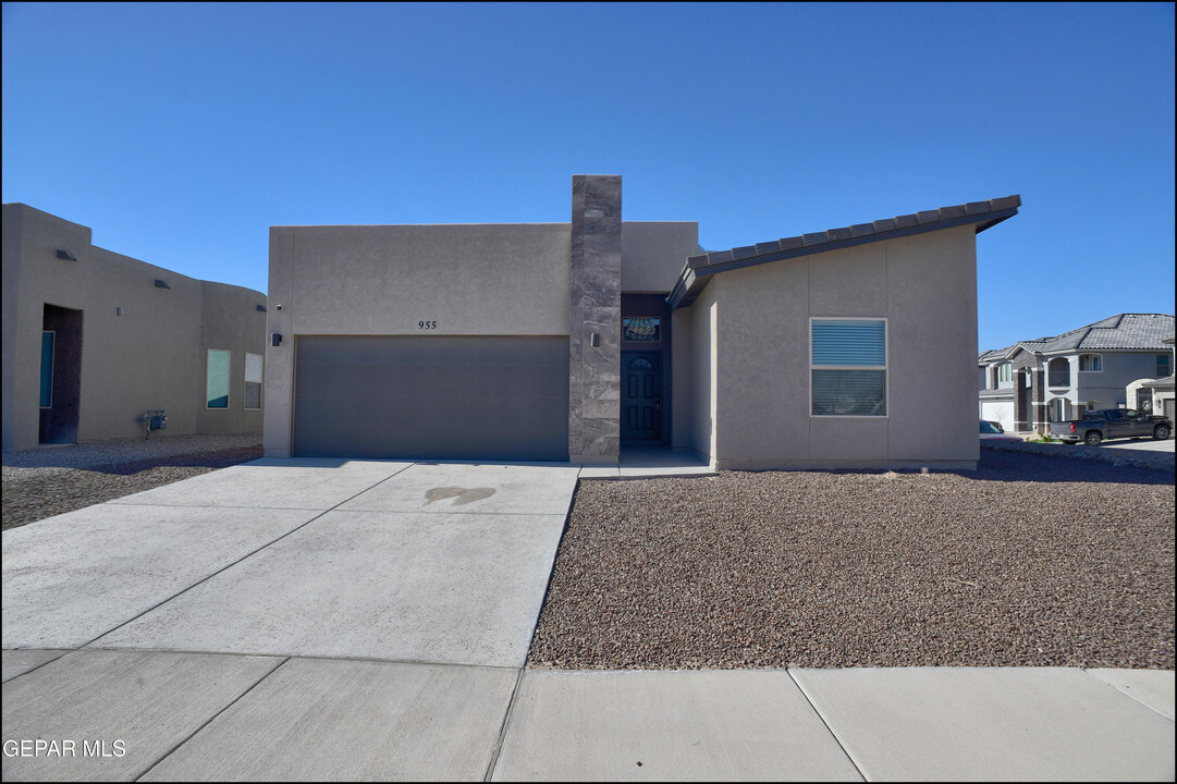 955 Lulworth Pl in El Paso, TX - Building Photo