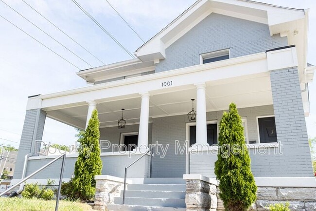 property at 1001 Oak St