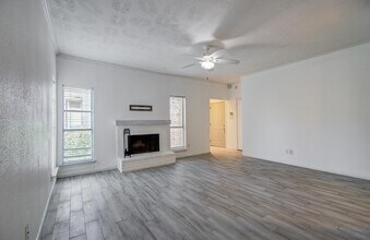 716 Bering Dr in Houston, TX - Building Photo - Building Photo