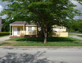 1500-1514 Salzedo St in Coral Gables, FL - Building Photo - Building Photo