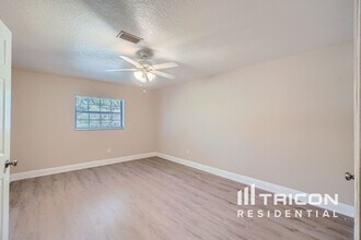 321 Hollow Tree Drive Seffner FL in Seffner, FL - Building Photo - Building Photo