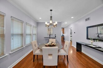 8040 S Harvard Ave in Chicago, IL - Building Photo - Building Photo