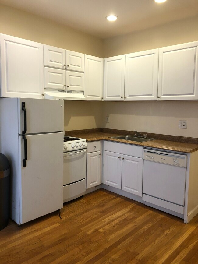 22 Phillips St, Unit 1 in Boston, MA - Building Photo - Building Photo