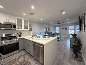 3408 Hathaway Ave in Long Beach, CA - Foto de edificio - Building Photo
