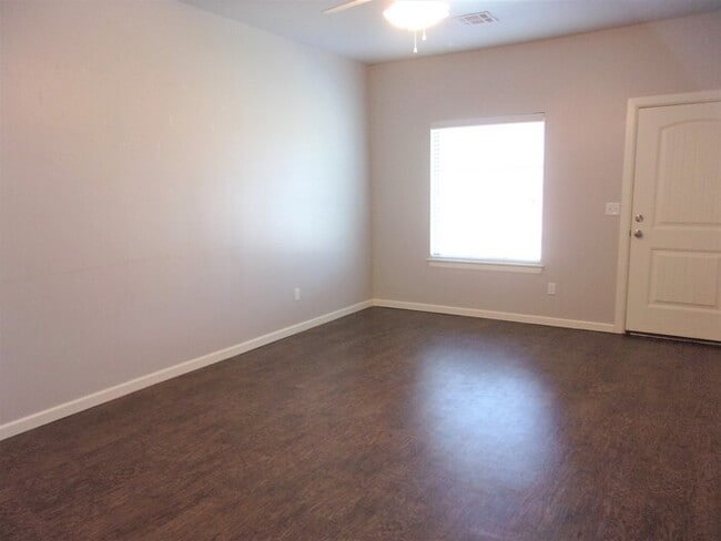 4708 Loch Ln in Del City, OK - Foto de edificio - Building Photo