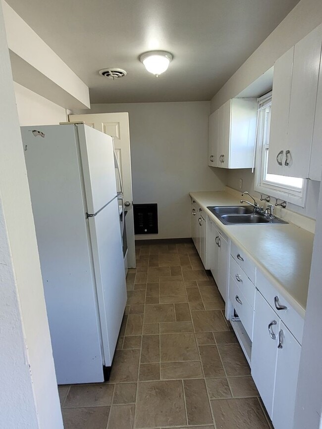 1008 W Kristine St in Moses Lake, WA - Building Photo - Building Photo