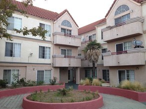 Arlington Rodeo Apartments in Los Angeles, CA - Building Photo - Building Photo