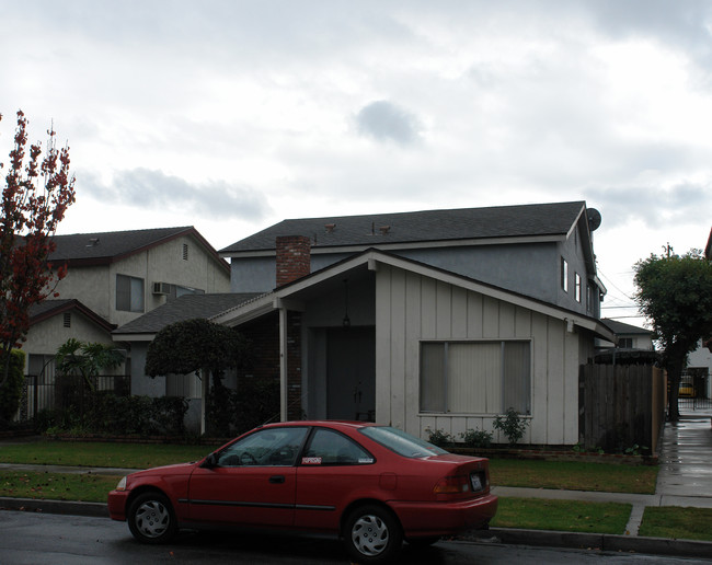 3782 Howard Ave in Los Alamitos, CA - Foto de edificio - Building Photo