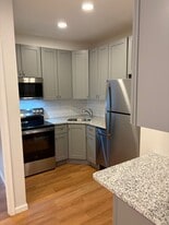 15 E Read St, Unit 1B in Baltimore, MD - Building Photo