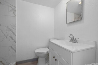 302 E Cevallos, Unit 3 in San Antonio, TX - Building Photo - Building Photo