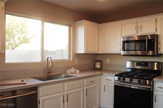 8366 Woodland Prairie Ave in Las Vegas, NV - Building Photo - Building Photo