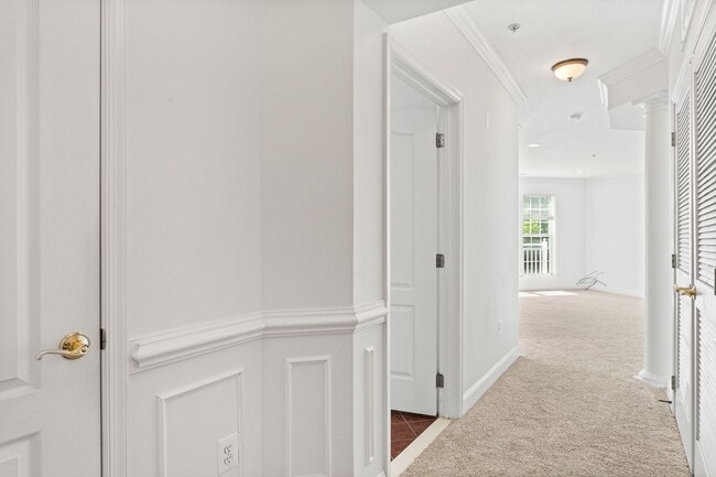 1002 Elmcroft Blvd in Rockville, MD - Building Photo - Building Photo