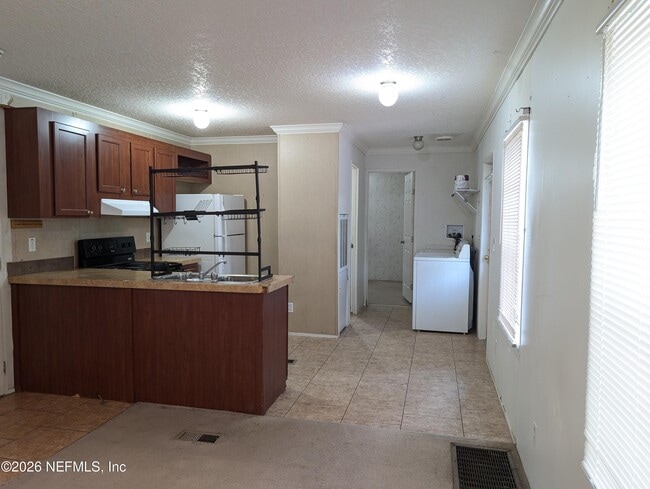 123 Hayman Dr in Interlachen, FL - Building Photo - Building Photo