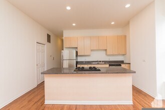 2833 W Medill Ave, Unit #  01 in Chicago, IL - Foto de edificio - Building Photo