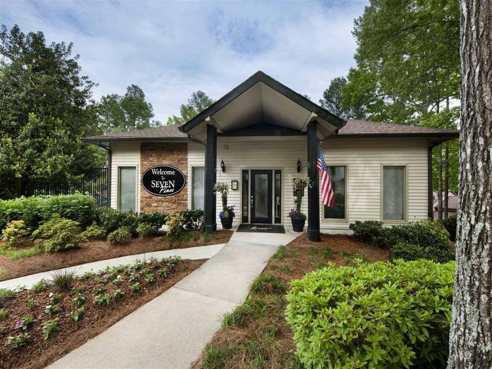 Seven Pines in Alpharetta, GA - Foto de edificio