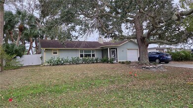 426 Tulip Dr in Sebastian, FL - Building Photo - Building Photo
