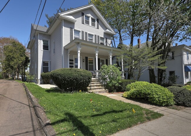 211 Montowese St in Branford, CT - Foto de edificio - Building Photo