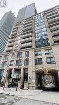 35 Hayden St in Toronto, ON - Building Photo
