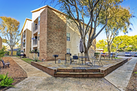 William B Travis Apartments in Galveston, TX - Foto de edificio - Building Photo