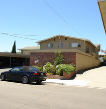 1007 Brown Ave in Lafayette, CA - Building Photo - Building Photo