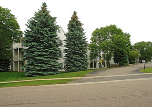 Pennock Place in Apple Valley, MN - Building Photo - Building Photo