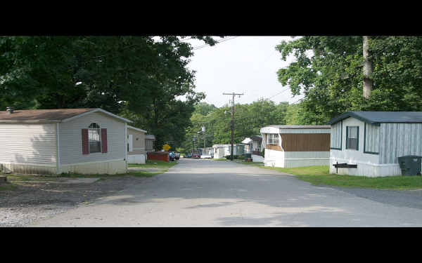 Elm Farm Mobile Home Park in Woodbridge, VA - Foto de edificio