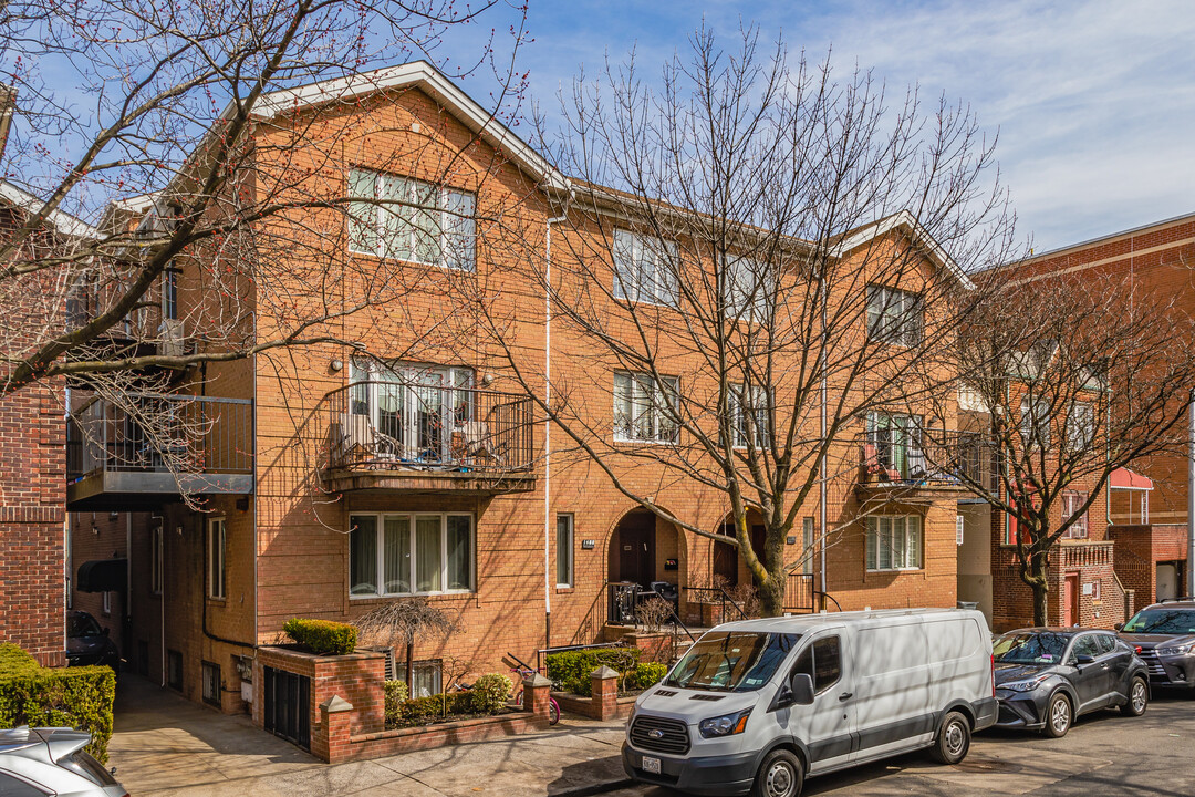 1675 47th St in Brooklyn, NY - Foto de edificio
