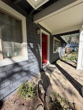 18021 SW Tualata Ave in Lake Oswego, OR - Building Photo - Building Photo